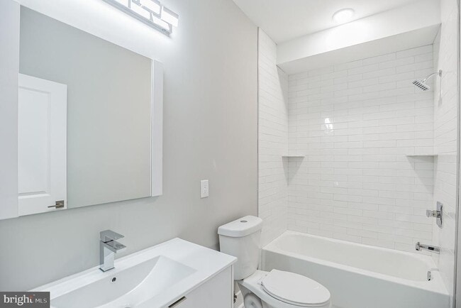 Photo - 2216 Emerald St