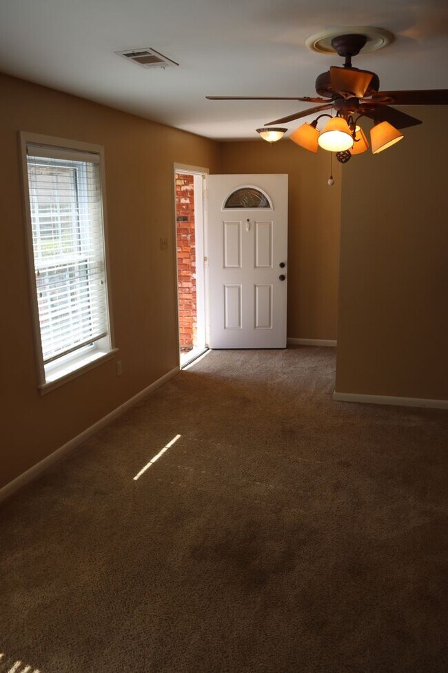 Photo - Charming family home in nice neighborhood