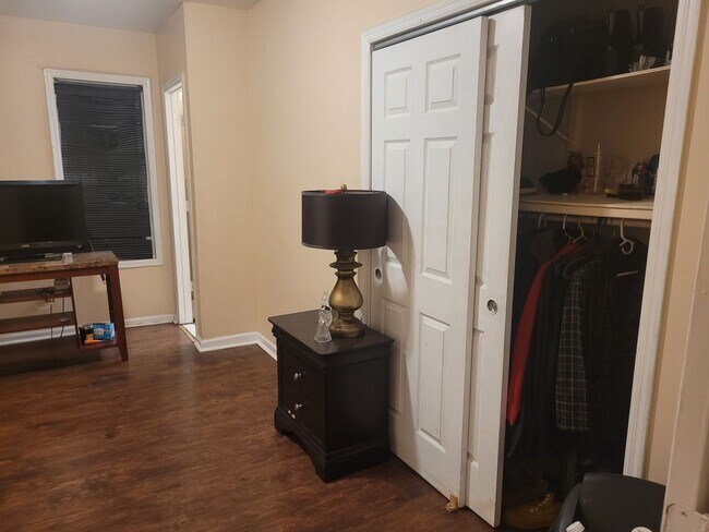 Photo - 107 Palm St
