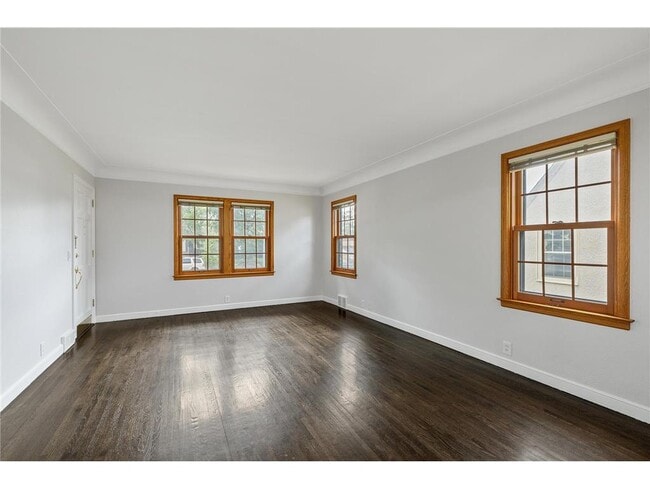 living room - 5421 Chicago Ave