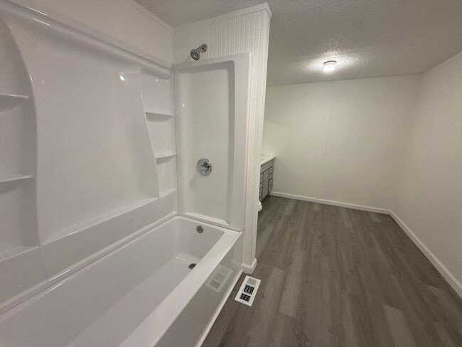 Photo - 4 Bedrooms, 3 Bathrooms with potential 5th Bedroom- Mobile home in Armuchee!