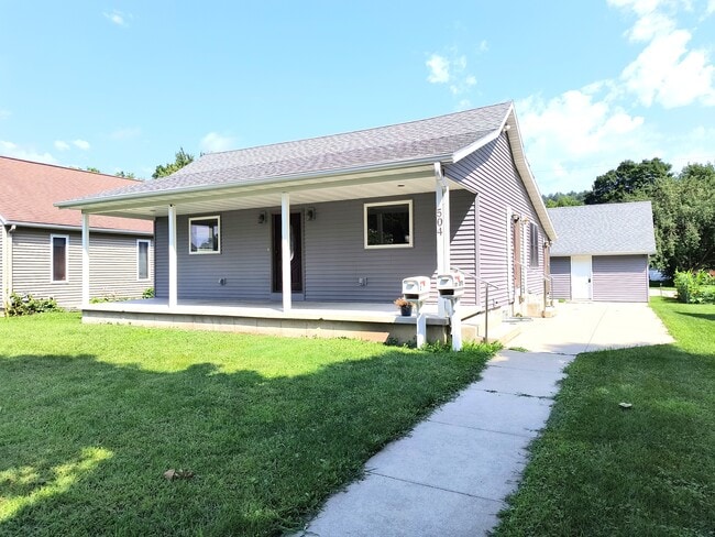 Building Photo - 504 Decorah Ave Unit 1