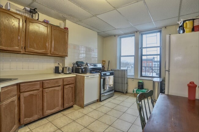 Building Photo - 205 3rd St Unit 3 Rental