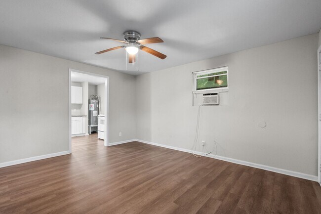 Photo - 2328 Boss St Unit B