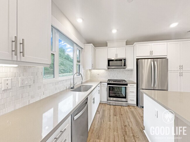 Photo - Beautiful 3B/3BA w/ 2 Car Garage, Washer/Dryer and Private Patio!