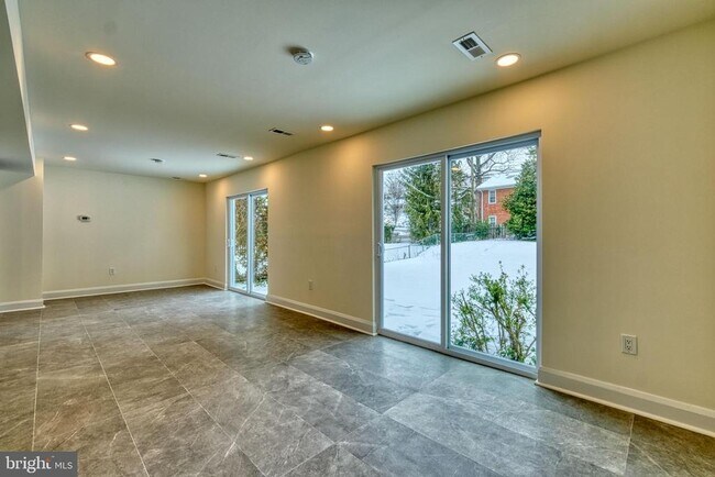 Photo - 902 Stevenson Ln