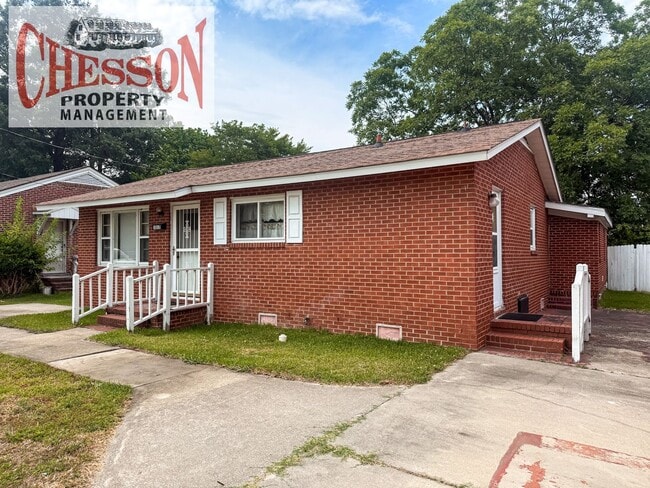 Photo - 1017 Vance St E