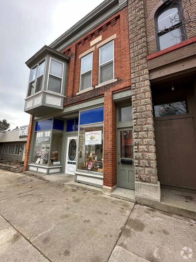Building Photo - Large Apartment- HOMER,MI