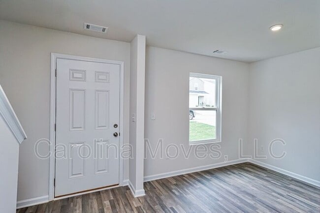 321 Long Grove Ln