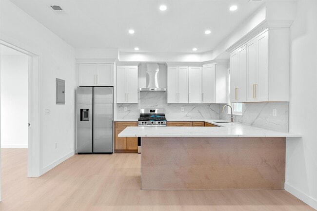 Photo - 6717 Madison St