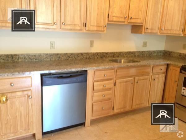 Building Photo - 2 bedroom in Brookline MA 02446 Unit 27 Rental