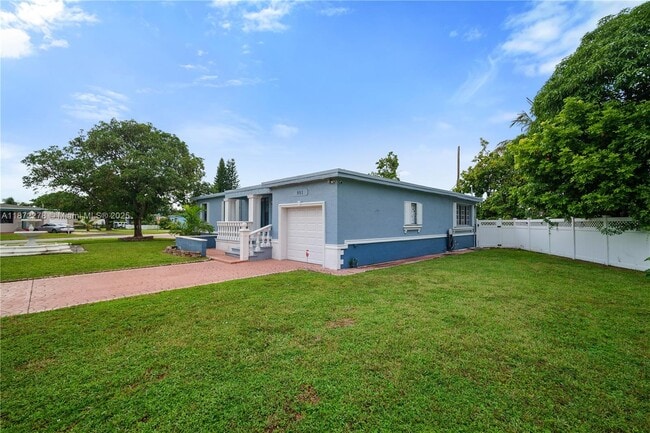 Photo - 951 NW 148th St
