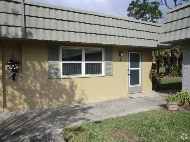 Building Photo - 201 Kings Blvd Rental