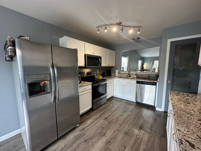 Photo - 3 Bed Ranch Style Home with Awesome Fully ...