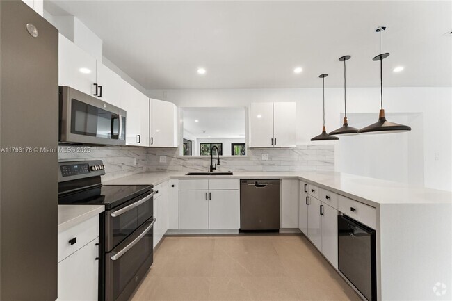 Building Photo - 5736 SW 35th St Rental