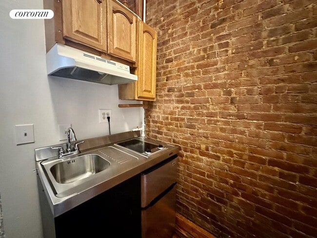 Building Photo - 103 W 70th St Rental