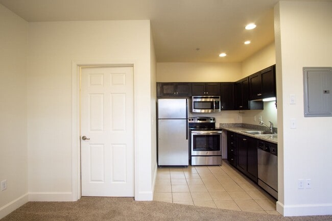 Photo - Contemporary Studio in the Heart of the Ea... Unit 06