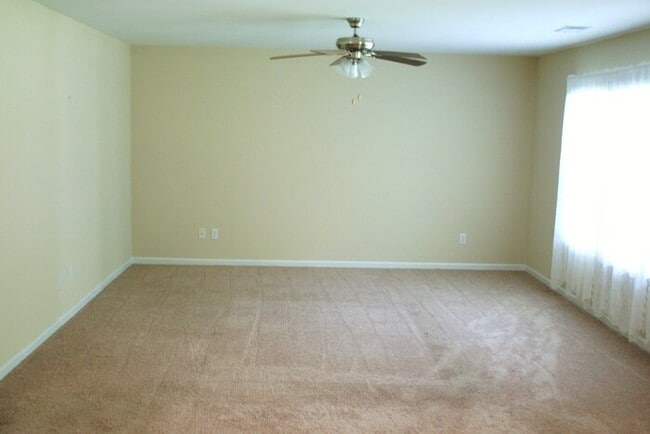 Photo - 4 bedroom cul de sac lot