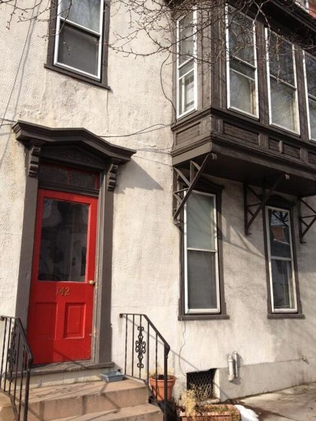Building Photo - 142 S Hanover St Unit 2