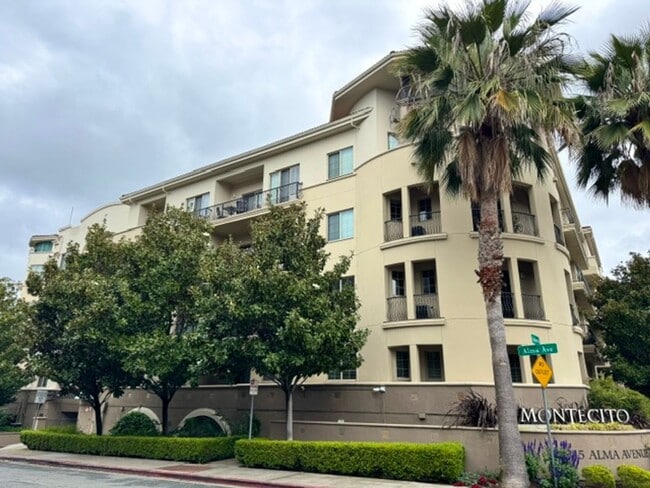 Building Photo - Beautiful 1 bedroom, 1 bath condo downtown Walnut Creek.  In-unit washer & dryer! Unit 414