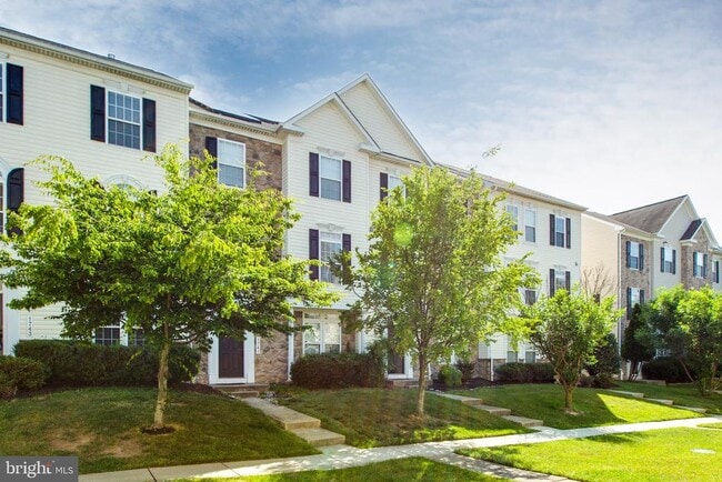 Building Photo - 1739 Theale Way