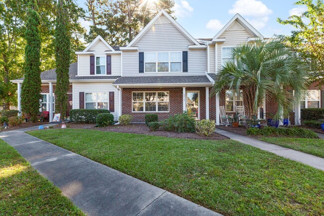 Building Photo - Townhome in The Market Common!