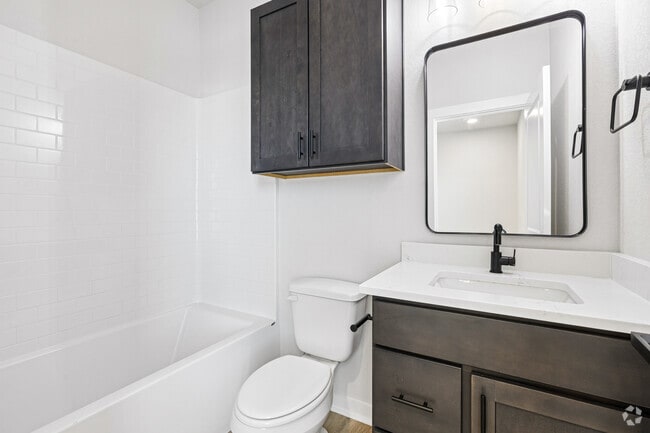 Cypress - 4BR, 4.5BA - 1,903SF - Bathroom