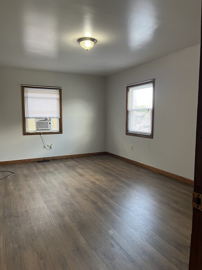 Building Photo - 364 E Bald Eagle St