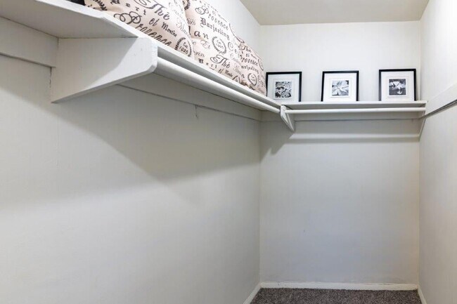 Photo - Hyde Park Apartment Homes