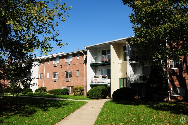 Building Photo - State Fayette Gardens Rental