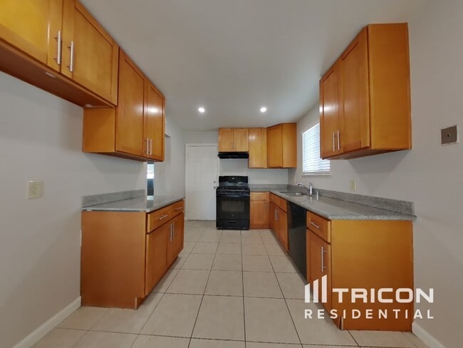 Photo - 2749 El Rey St