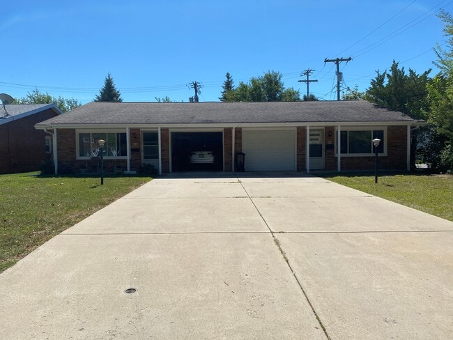 Building Photo - 303 Robinhood Ln Unit East Rental