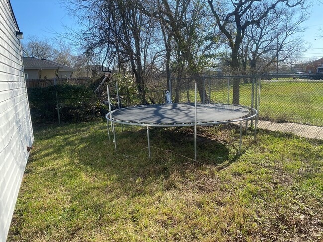 Photo - 4008 Elmwood St