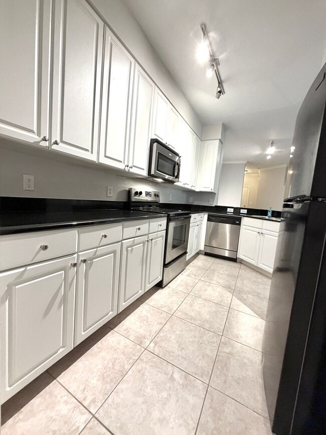 Photo - 8539 Gate Pkwy W Unit 1724