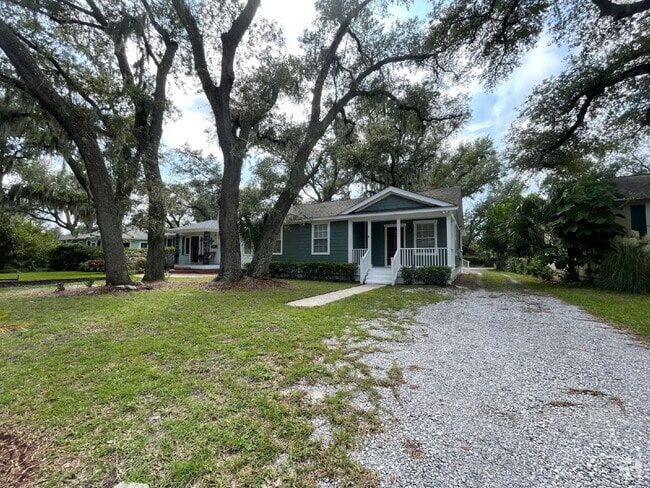 Building Photo - "Charming 3-Bedroom Retreat with 2 Baths i... Rental