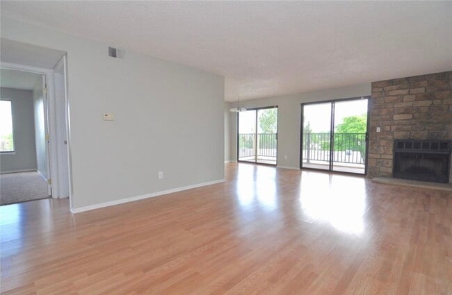 Photo - 15911 E Dakota Pl Unidad 15911 Dakota Pl #301