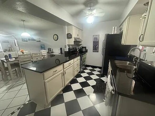 2155 S 14th Ave