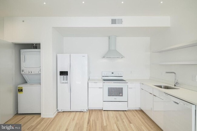Photo - 1842 E Harold St Unit 6