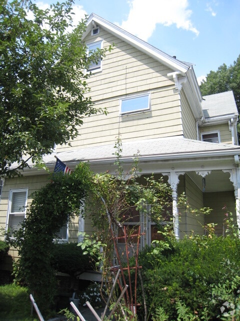 Building Photo - 82 Wheatland St Unit 2 Rental