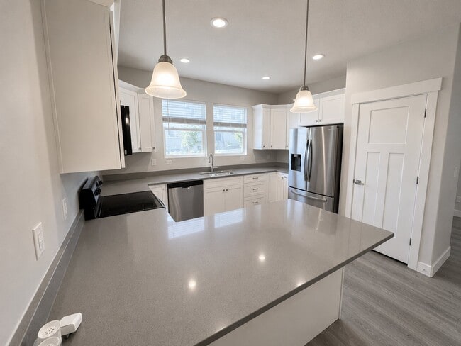 4492 W Watchmen Wy
