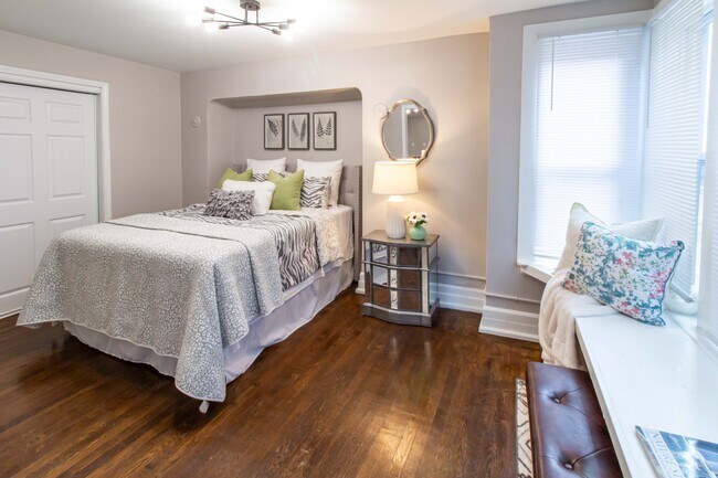 Photo - 1084 Van Dyke St