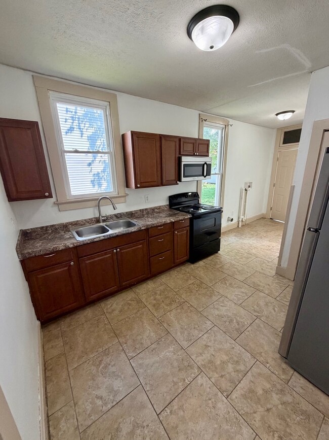 Photo - 924 SE 6th St