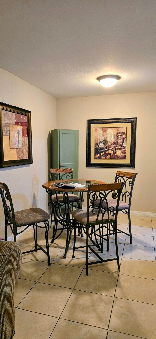 Photo - 3034 Parkway Blvd Unidad 208