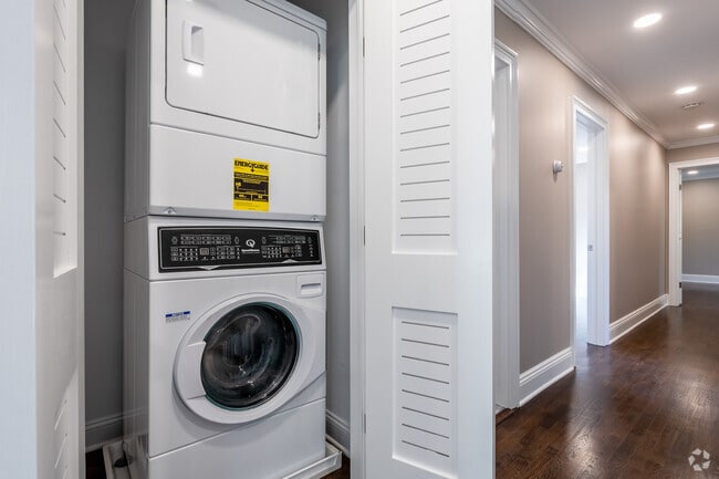 3BR 2BA - 1,405SF