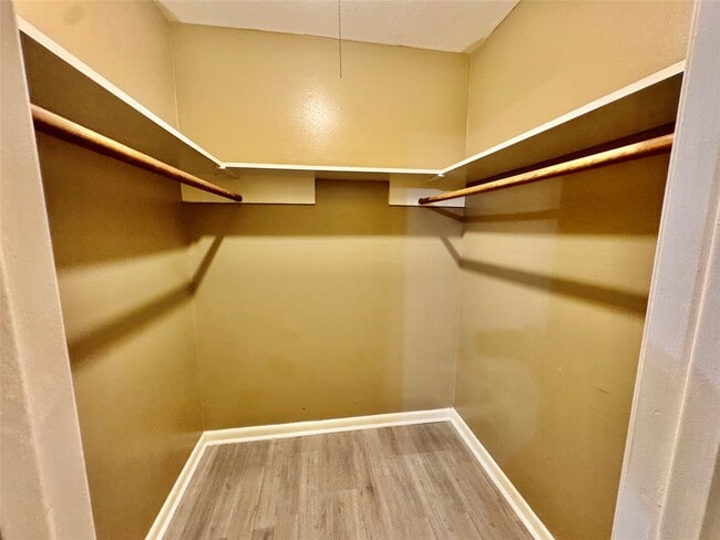 Building Photo - 2201 N Grand Blvd Unit 11