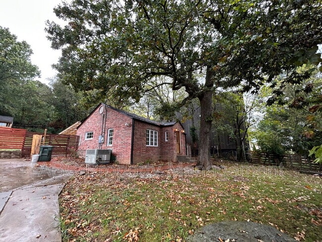 Building Photo - 604 E Huntsville Rd