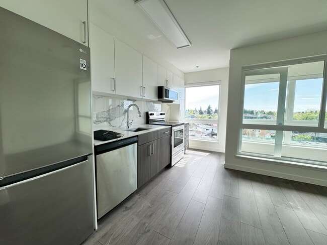 Photo - 2551 Kingsway
