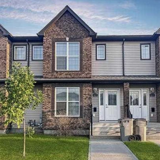 Building Photo - 8823-8896 96 Ave Unit T-05 8823 96 Avenue