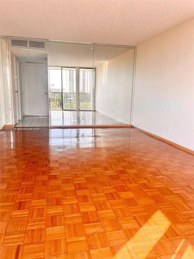 Photo - 3101 N Country Club Dr Unidad 603