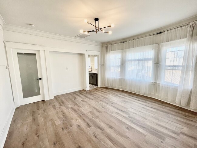 Photo - 3109 Raymond Ave